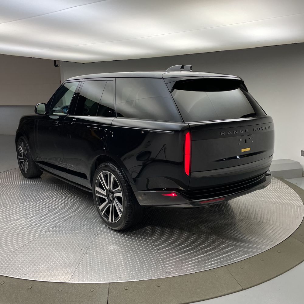 2023 Land Rover Range Rover P530 SE
