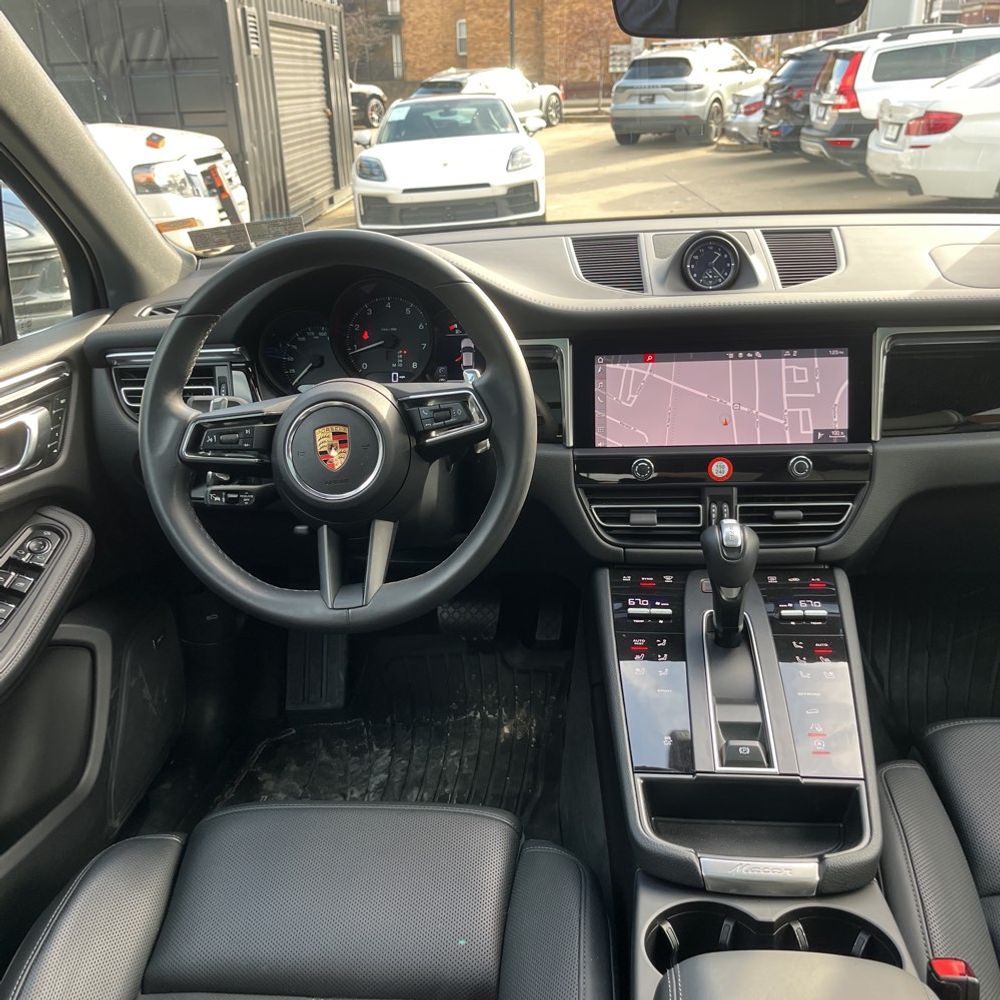 2024 Porsche Macan Base