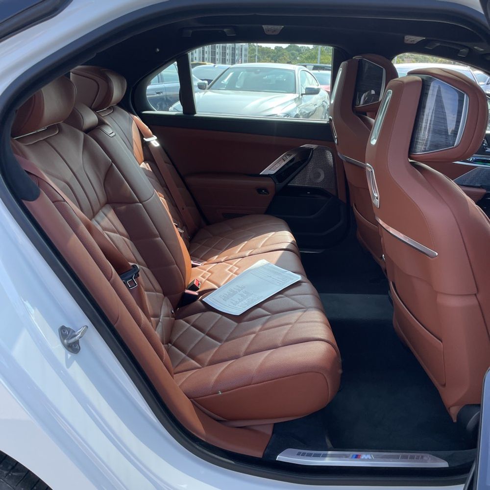 2024 BMW i7 M70
