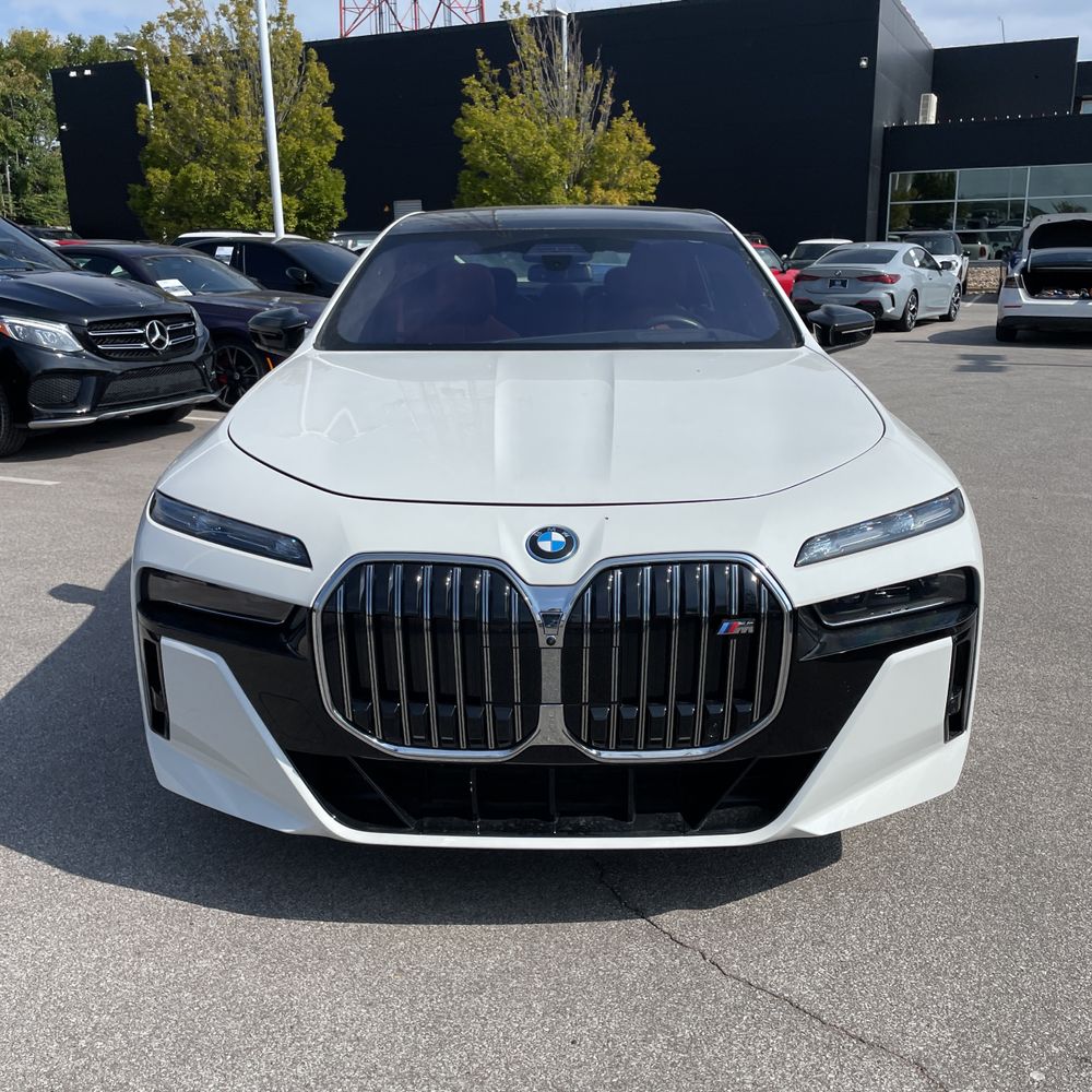 2024 BMW i7 M70