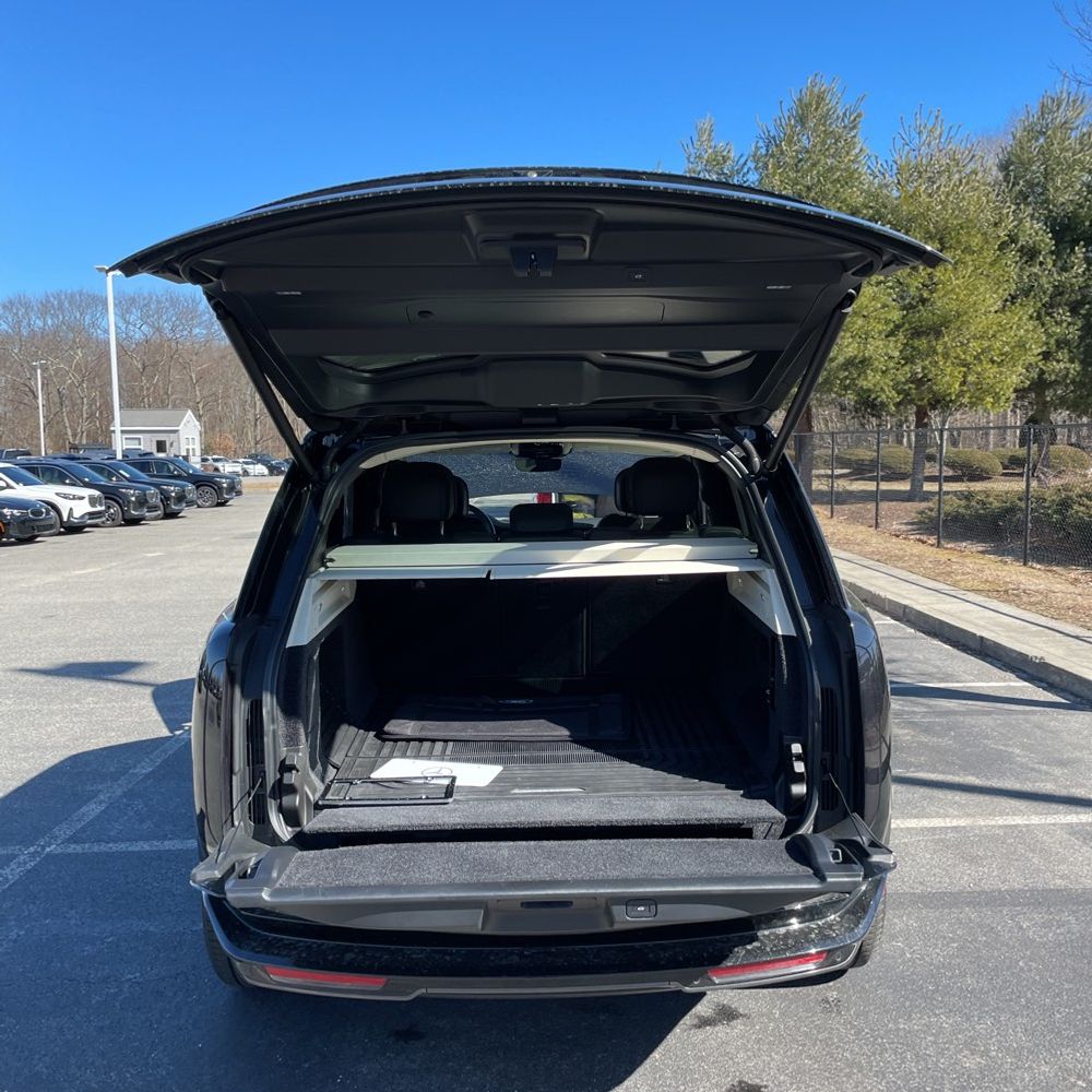 2023 Land Rover Range Rover P530 SE