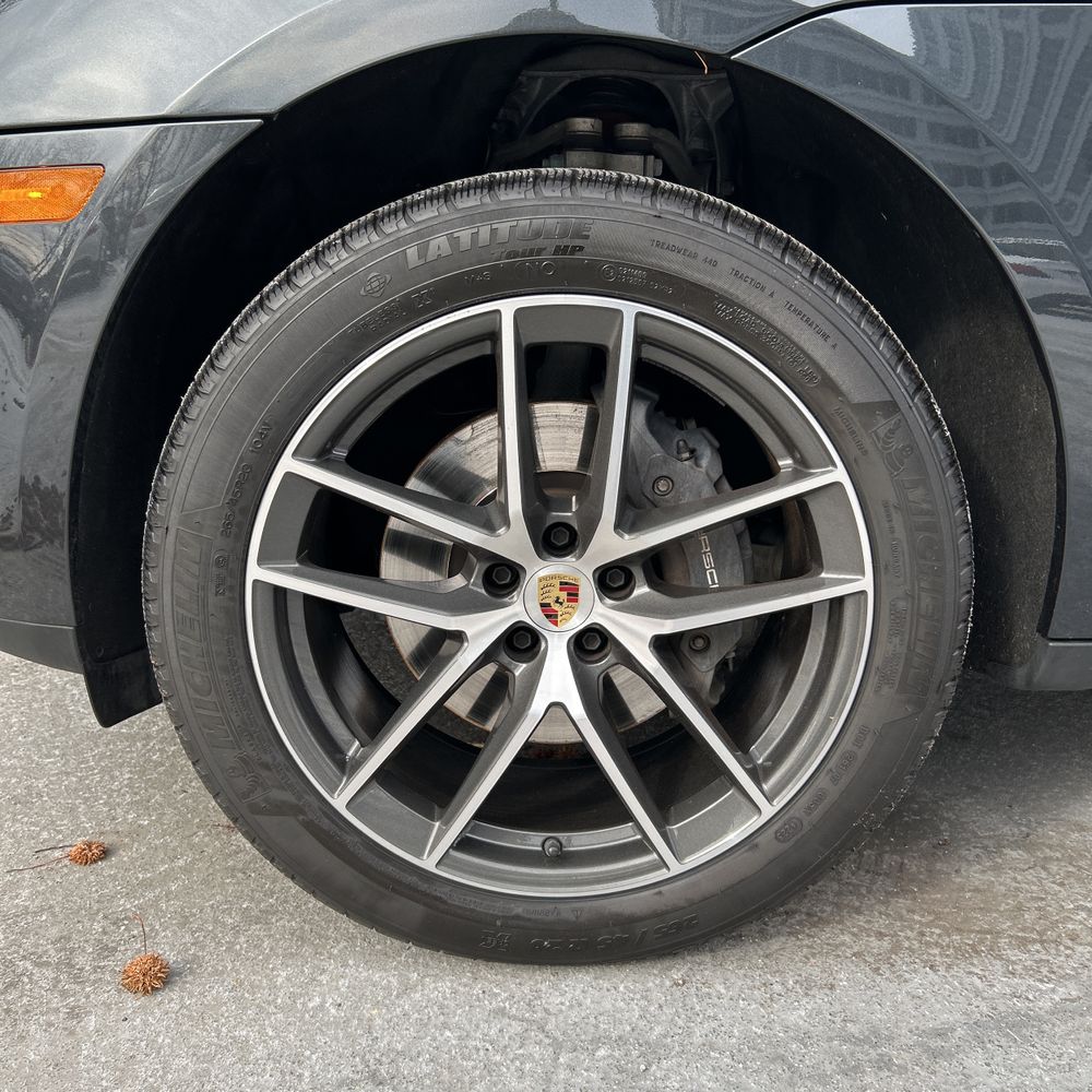 2024 Porsche Macan Base