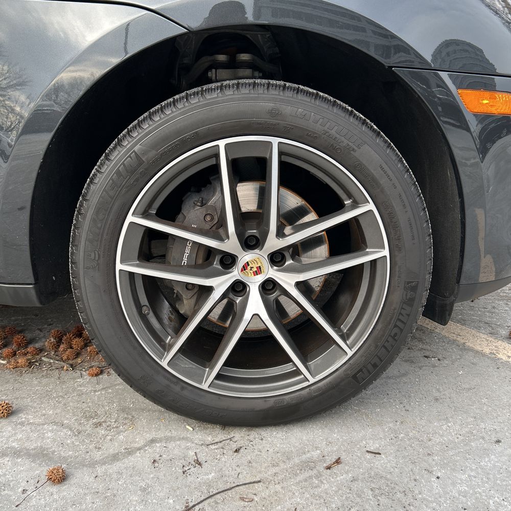 2024 Porsche Macan Base