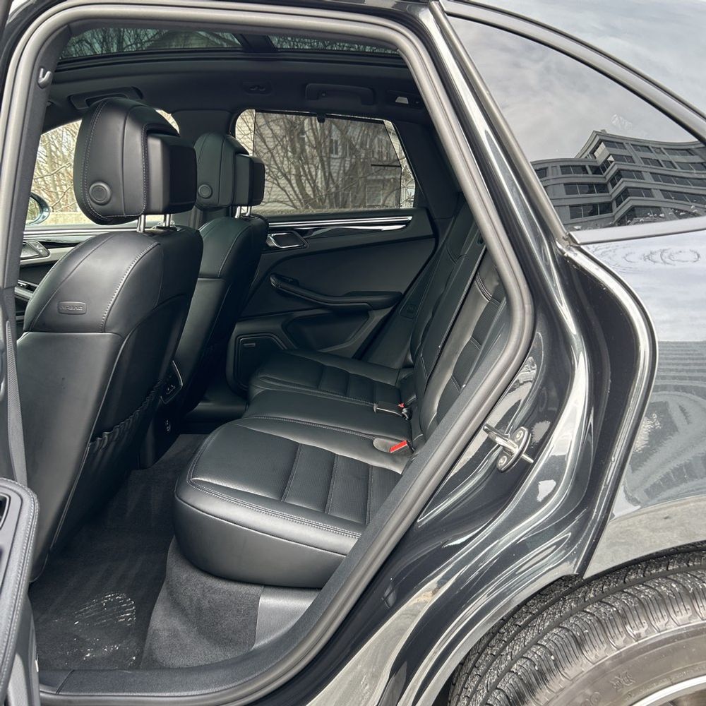 2024 Porsche Macan Base