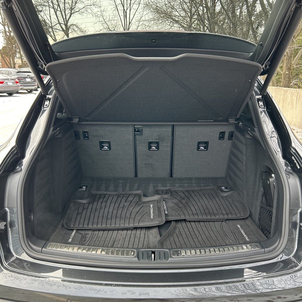 2024 Porsche Macan Base