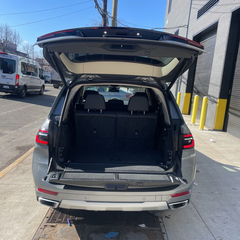 2025 BMW X7 XDrive40i