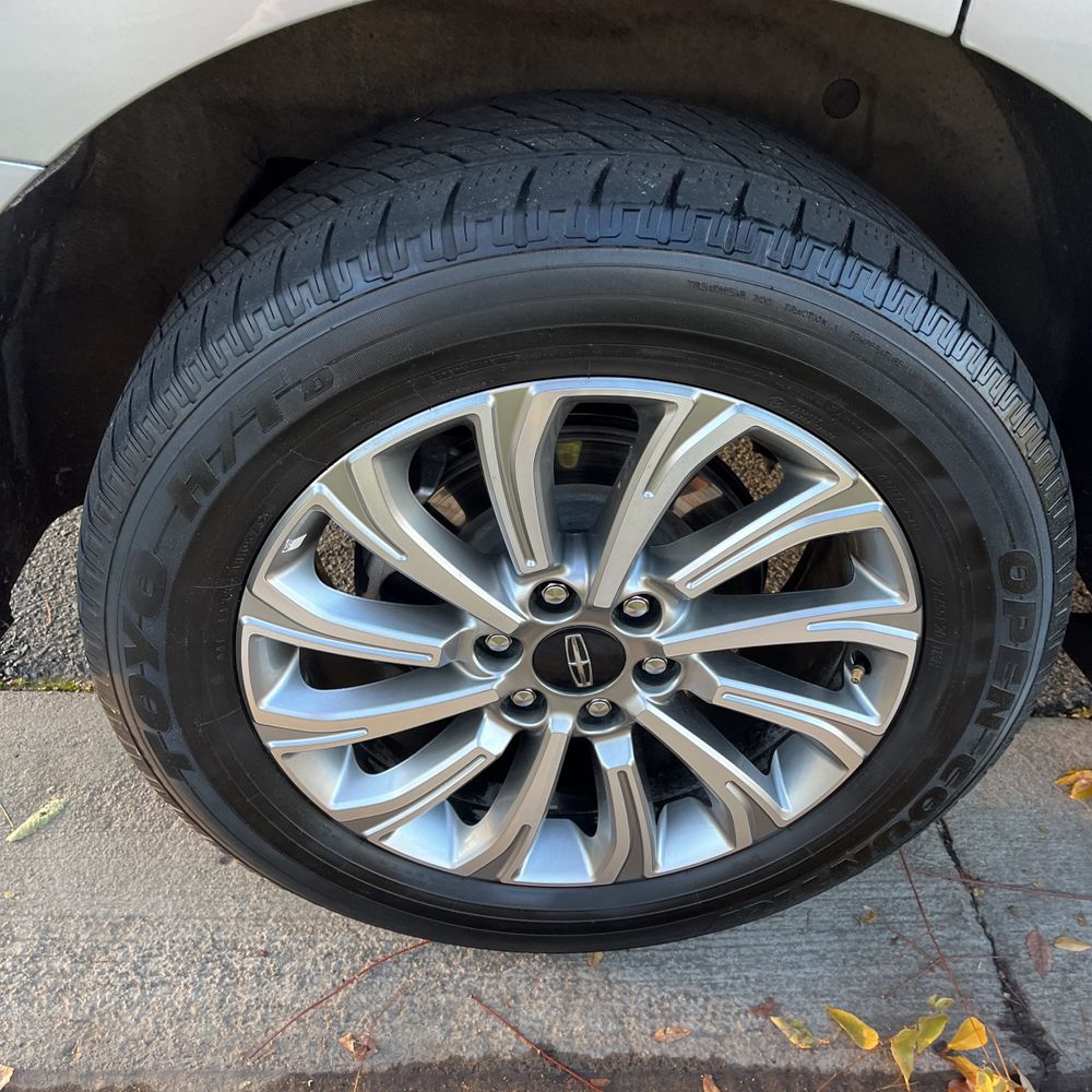 2023 Lincoln Navigator Standard
