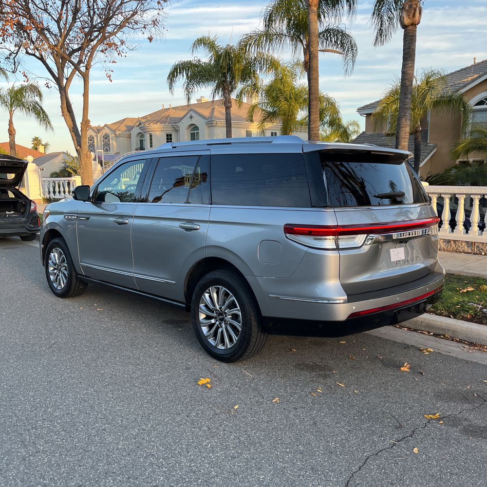 2023 Lincoln Navigator Standard