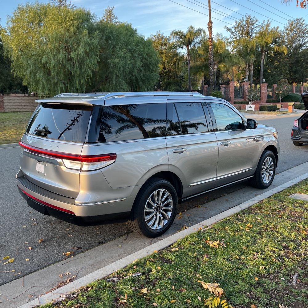 2023 Lincoln Navigator Standard