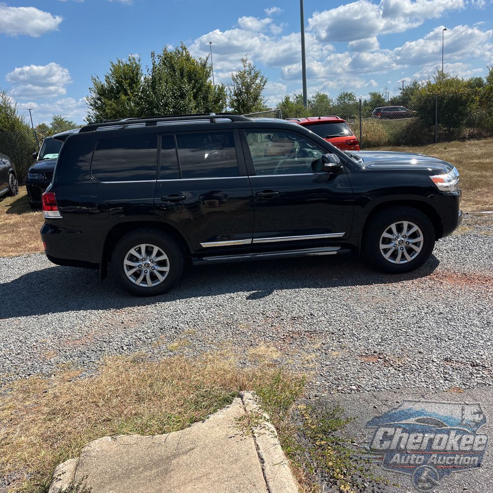 2017 Toyota Land Cruiser Base