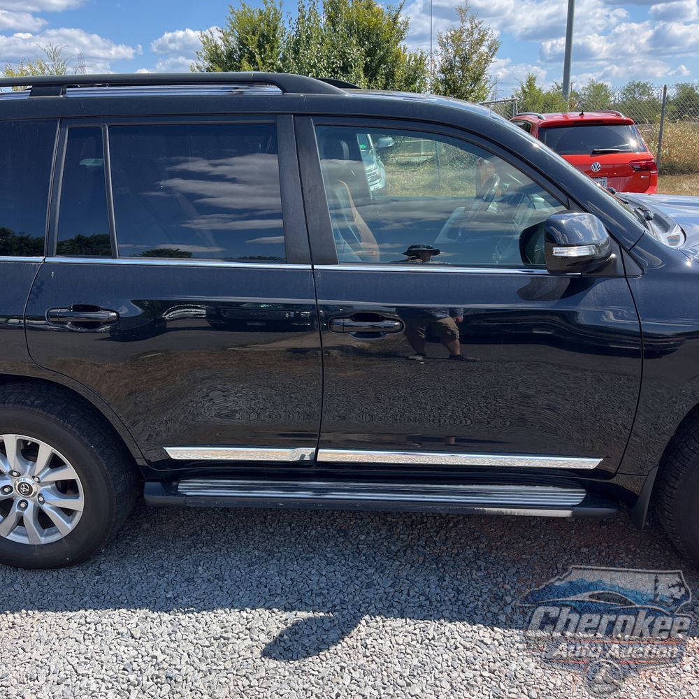 2017 Toyota Land Cruiser Base