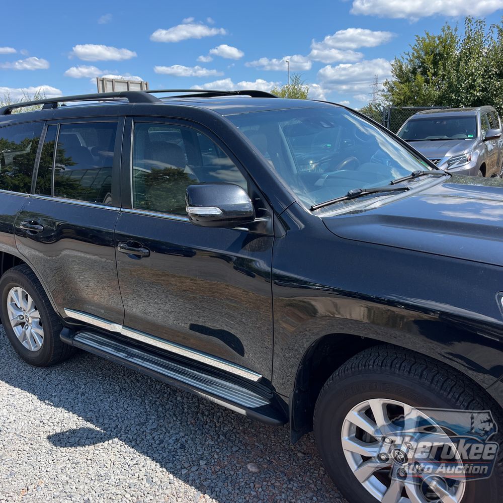 2017 Toyota Land Cruiser Base