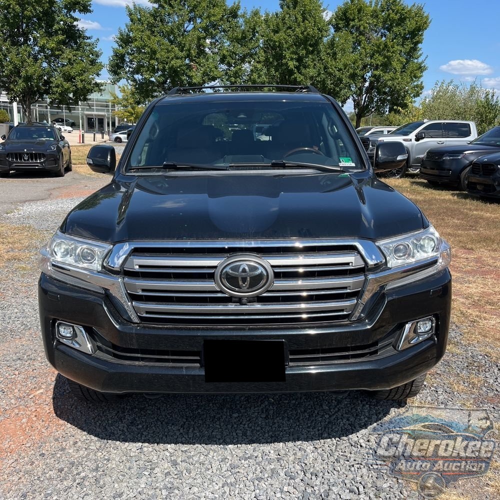 2017 Toyota Land Cruiser Base