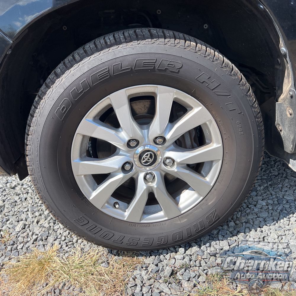 2017 Toyota Land Cruiser Base