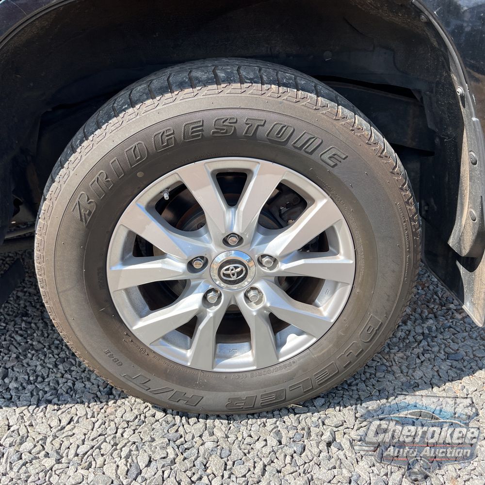 2017 Toyota Land Cruiser Base