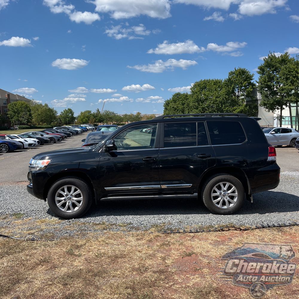 2017 Toyota Land Cruiser Base
