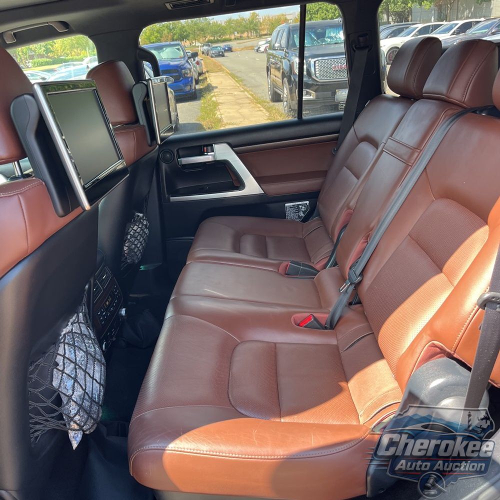 2017 Toyota Land Cruiser Base