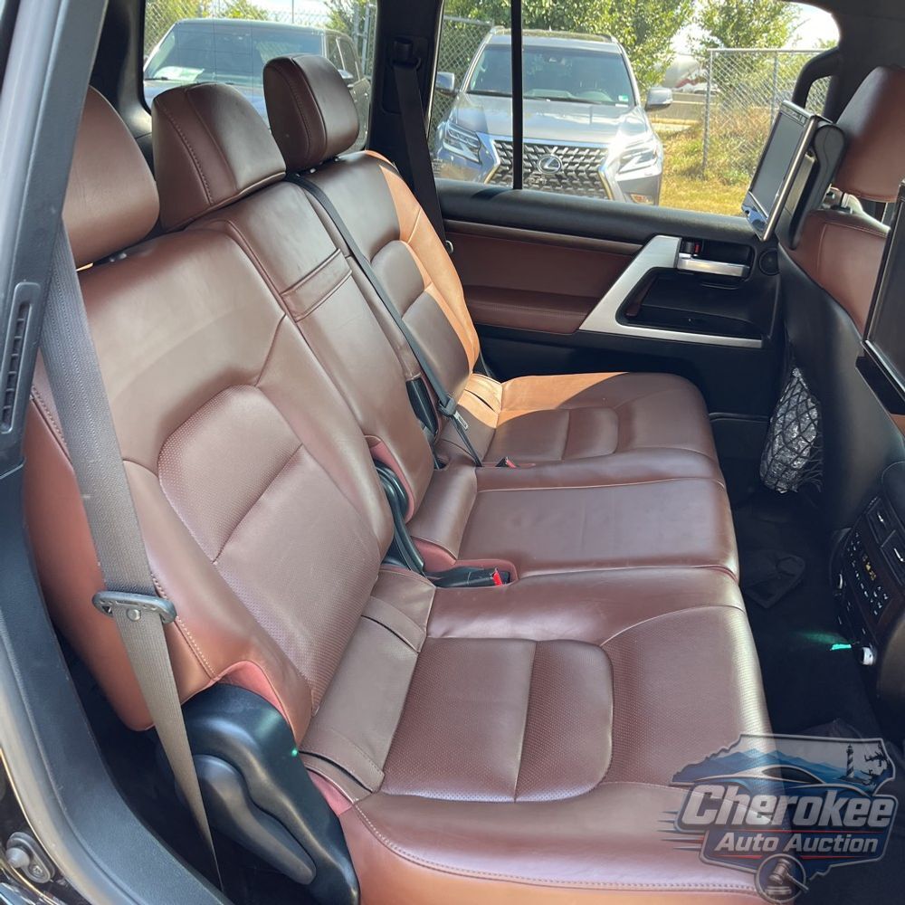 2017 Toyota Land Cruiser Base