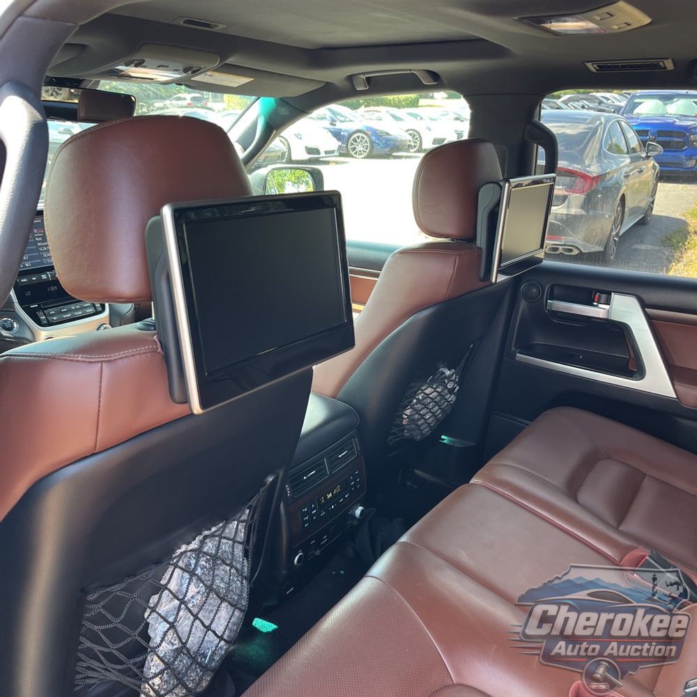2017 Toyota Land Cruiser Base