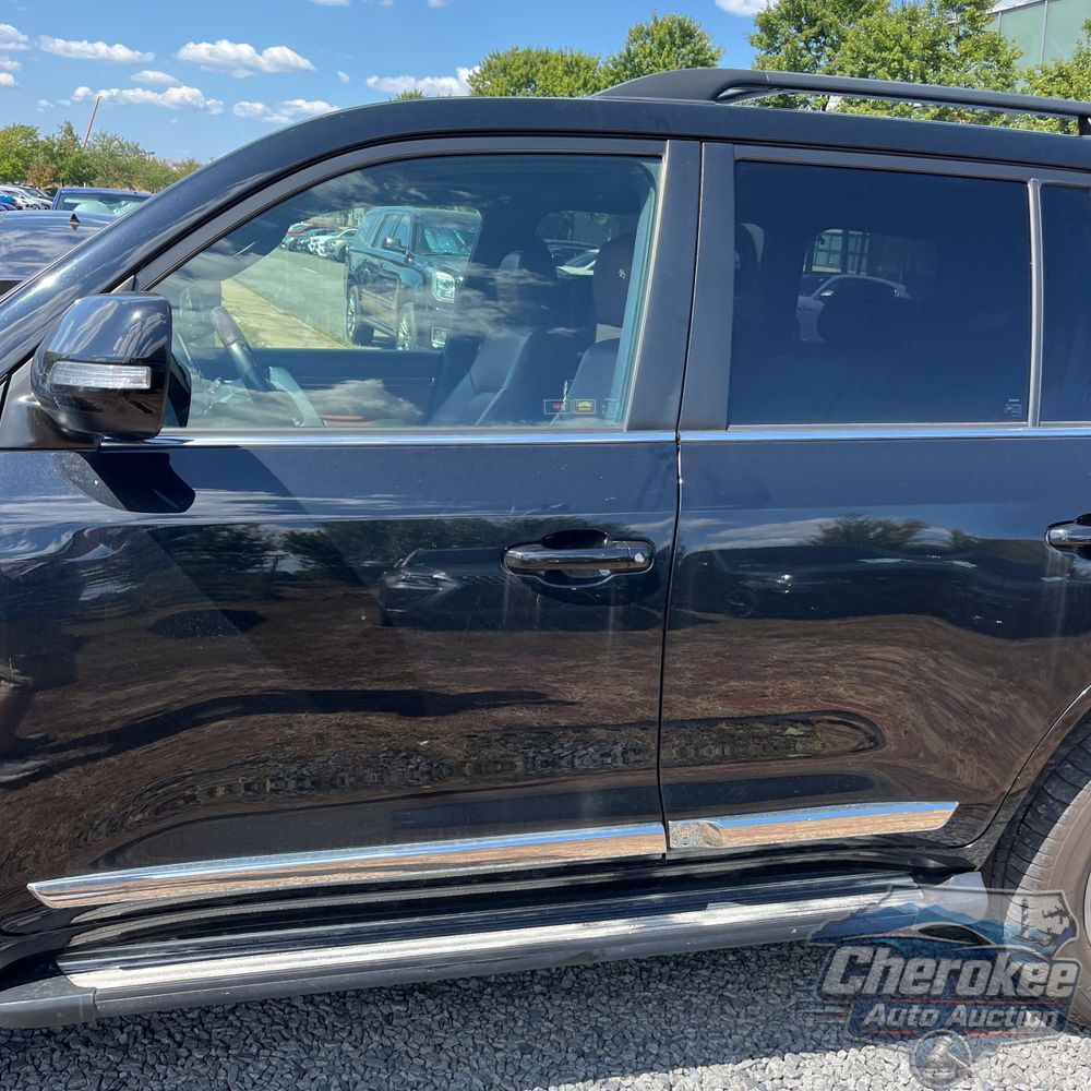 2017 Toyota Land Cruiser Base