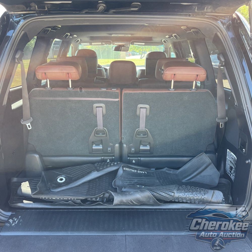 2017 Toyota Land Cruiser Base