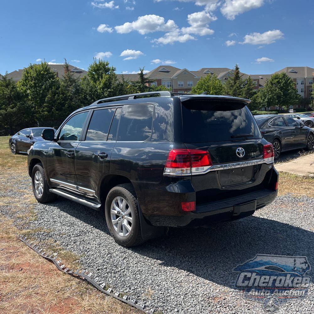 2017 Toyota Land Cruiser Base