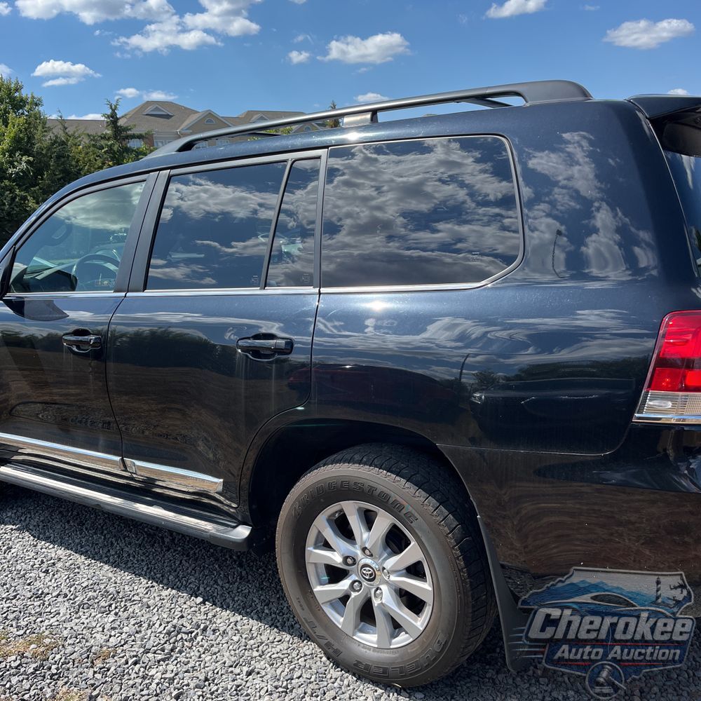 2017 Toyota Land Cruiser Base
