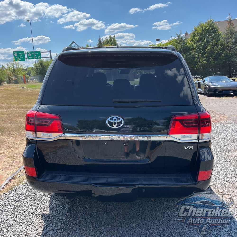 2017 Toyota Land Cruiser Base