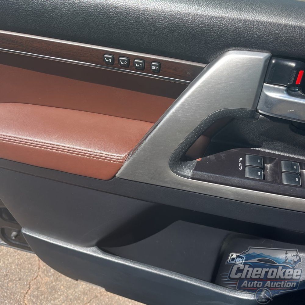 2017 Toyota Land Cruiser Base
