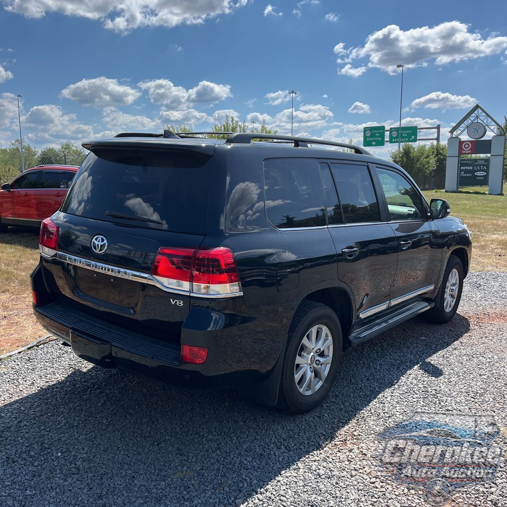2017 Toyota Land Cruiser Base