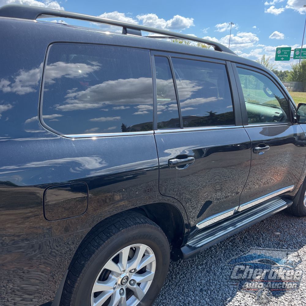 2017 Toyota Land Cruiser Base