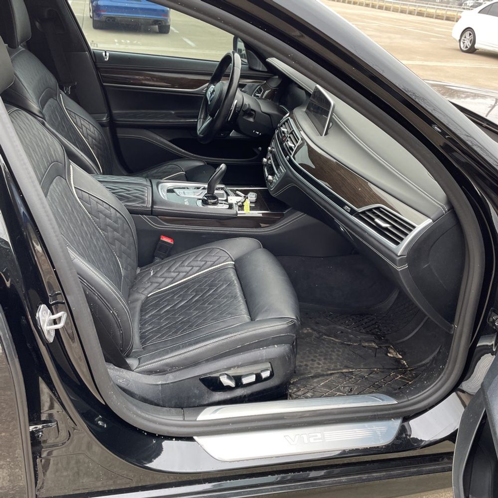 2022 BMW 7-Series M760xi