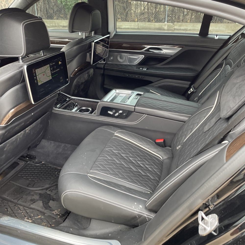 2022 BMW 7-Series M760xi