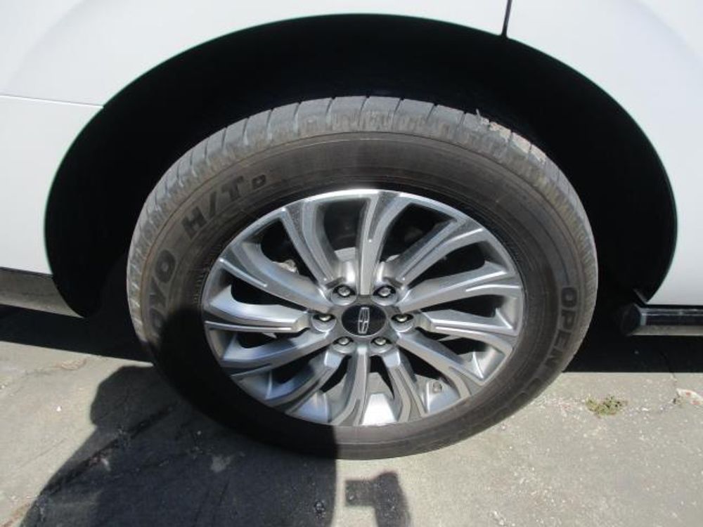 2023 Lincoln Navigator Standard