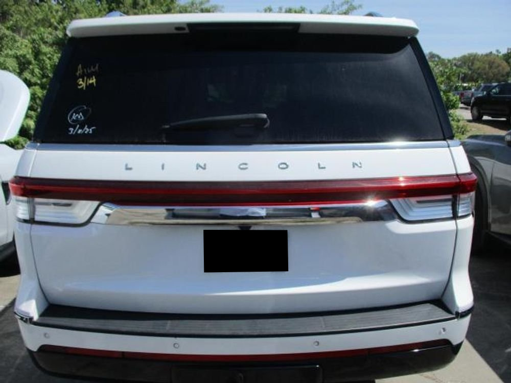 2023 Lincoln Navigator Standard
