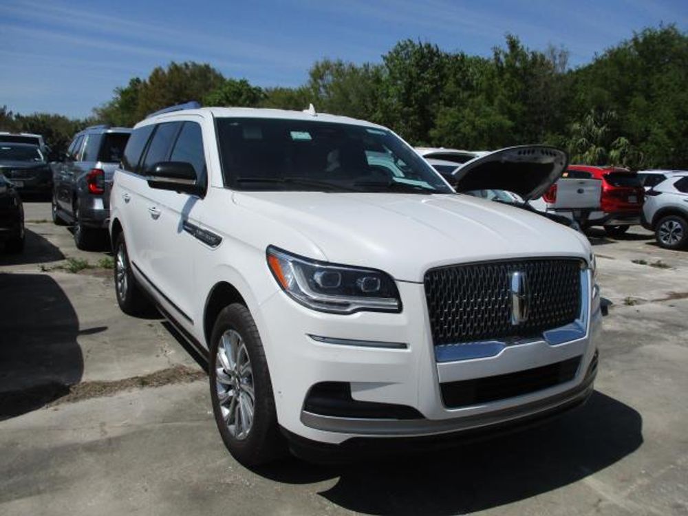 2023 Lincoln Navigator Standard