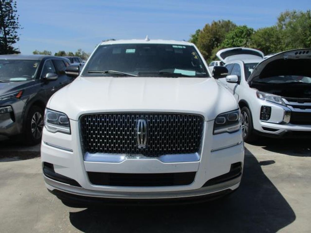 2023 Lincoln Navigator Standard