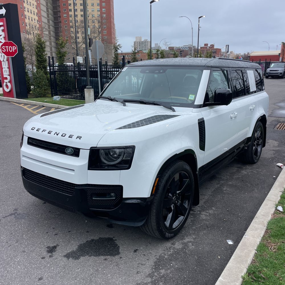 2025 Land Rover Defender 130 V8 P500