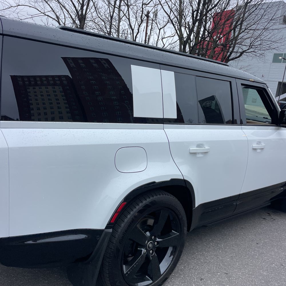2025 Land Rover Defender 130 V8 P500