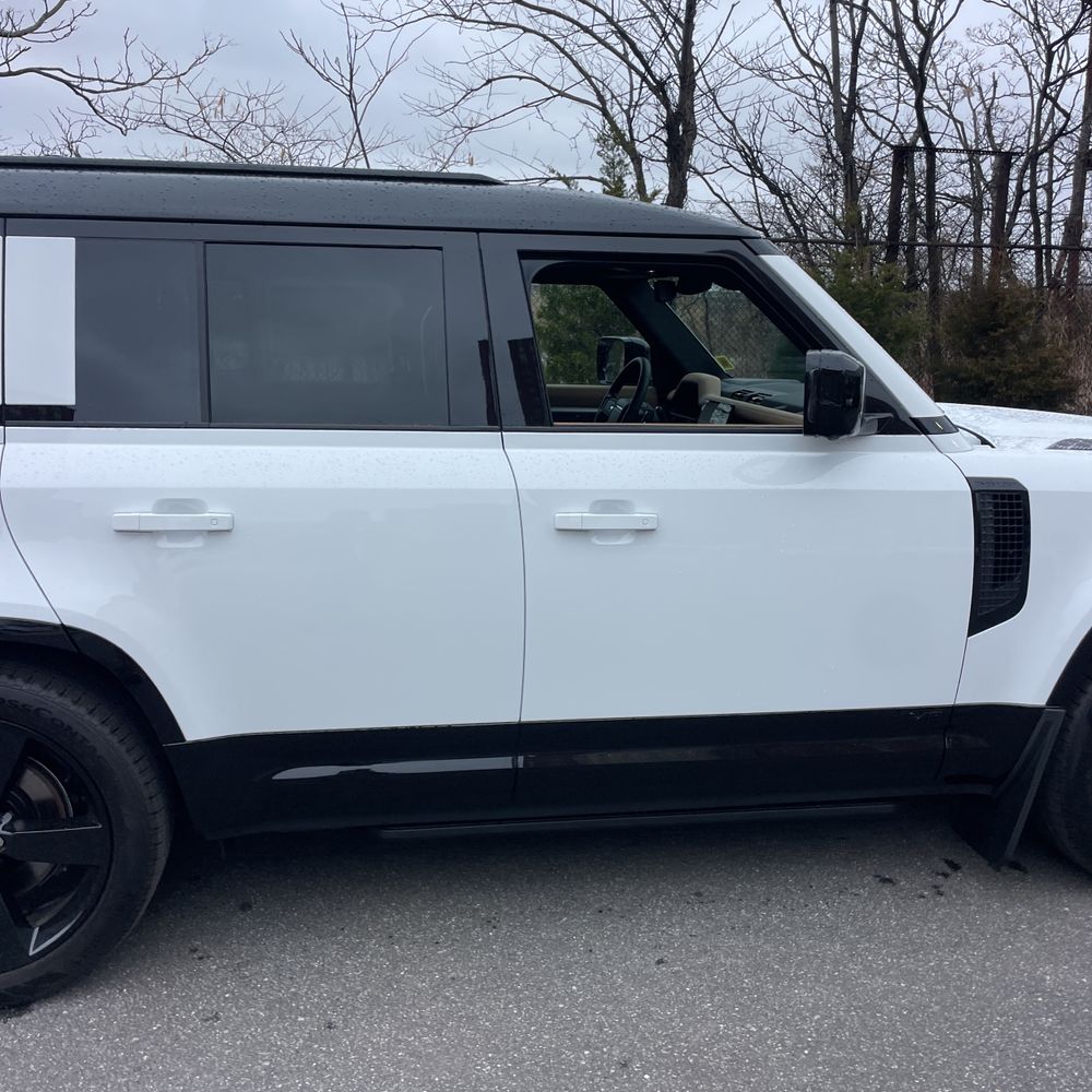2025 Land Rover Defender 130 V8 P500