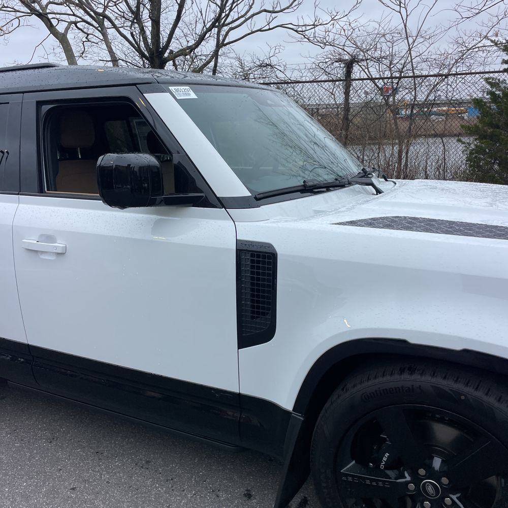 2025 Land Rover Defender 130 V8 P500