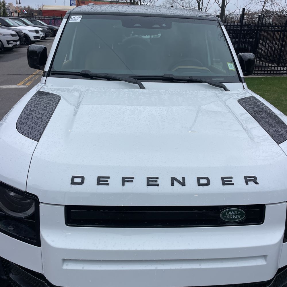 2025 Land Rover Defender 130 V8 P500