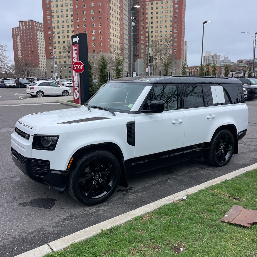 2025 Land Rover Defender 130 V8 P500