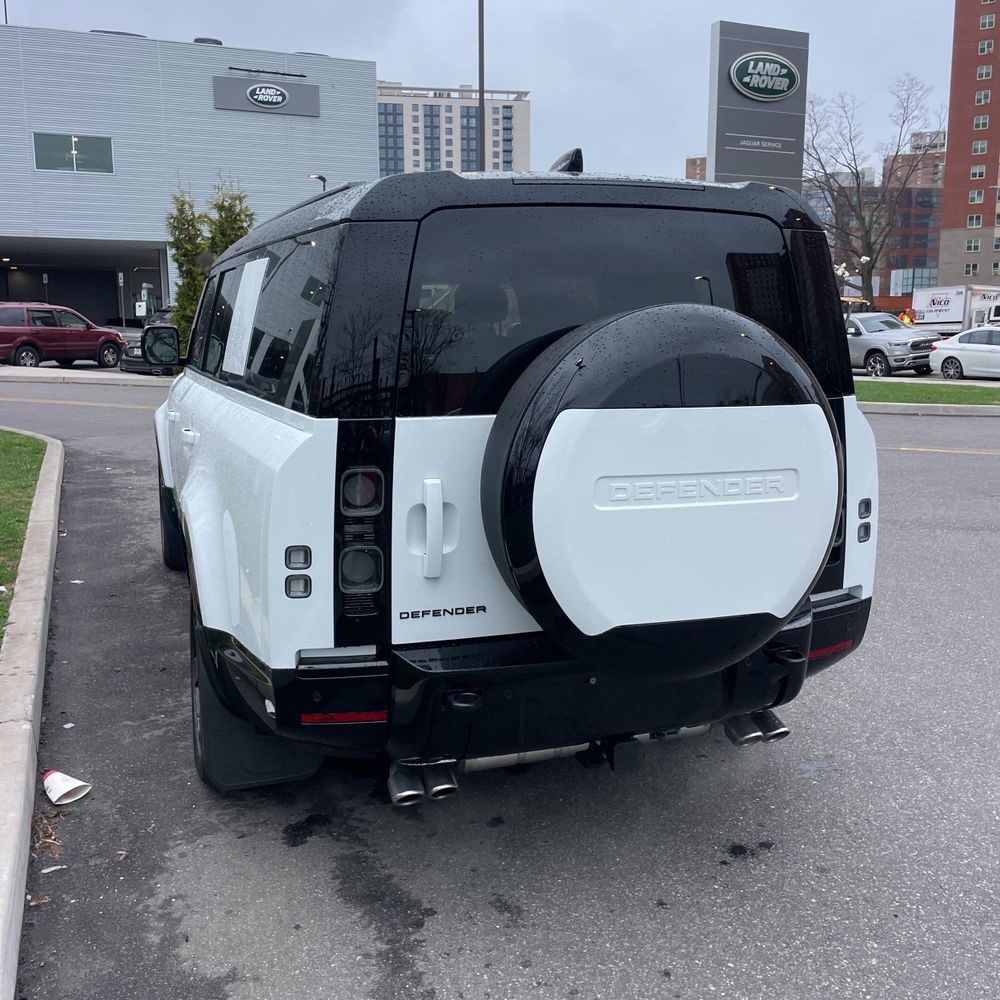 2025 Land Rover Defender 130 V8 P500