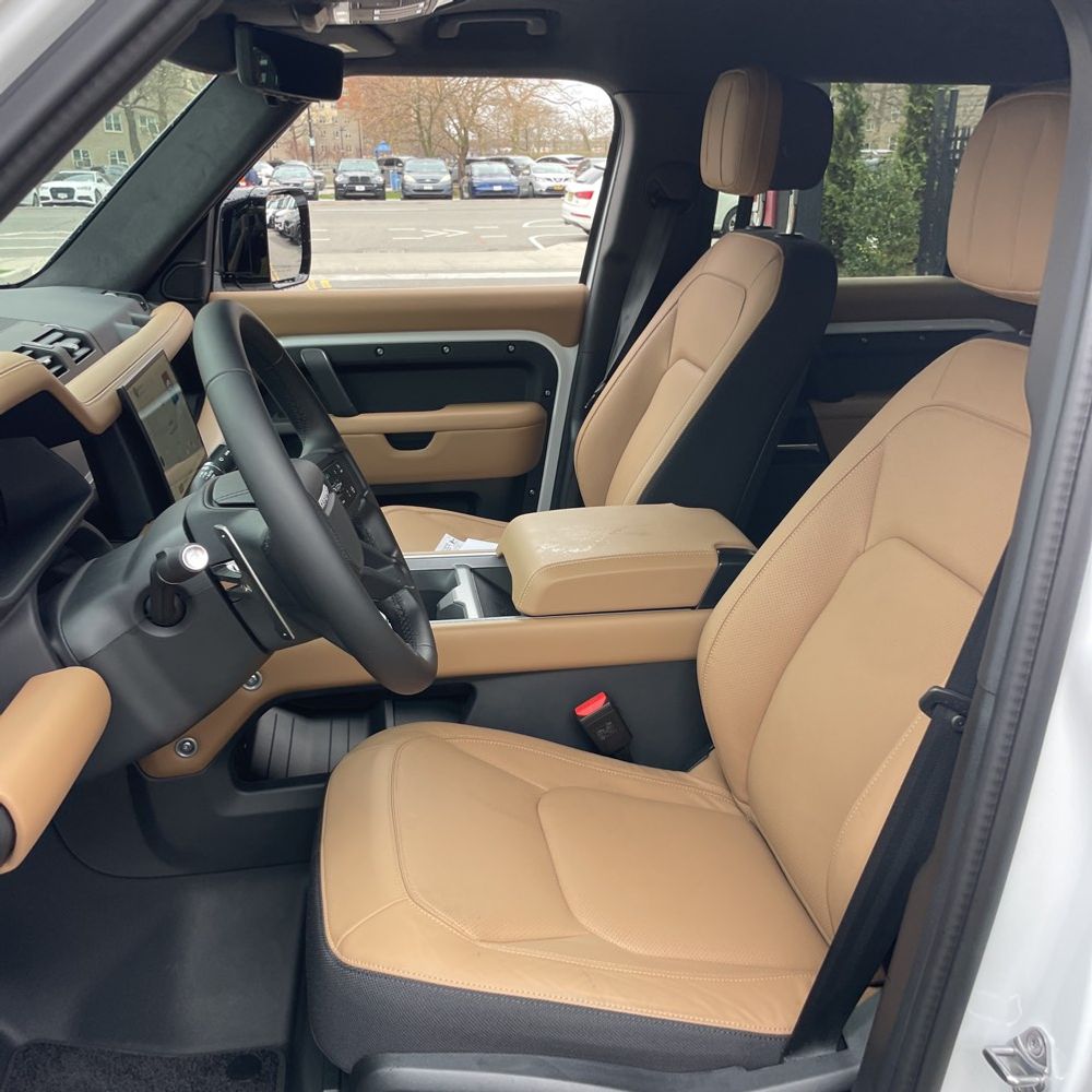 2025 Land Rover Defender 130 V8 P500