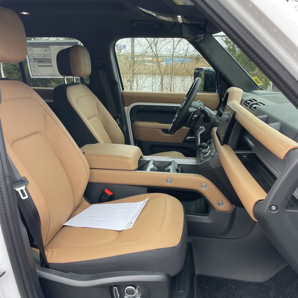 2025 Land Rover Defender 130 V8 P500