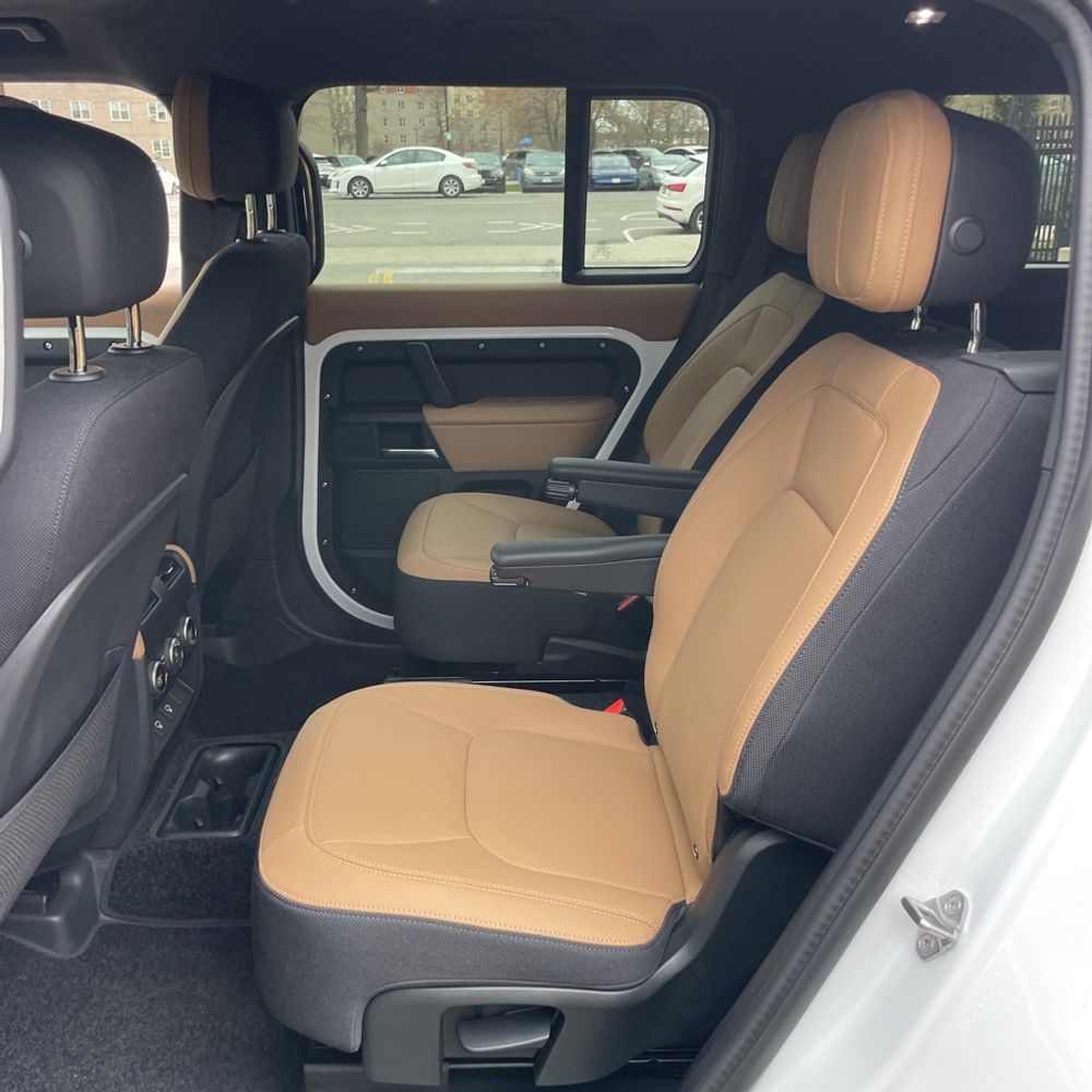 2025 Land Rover Defender 130 V8 P500