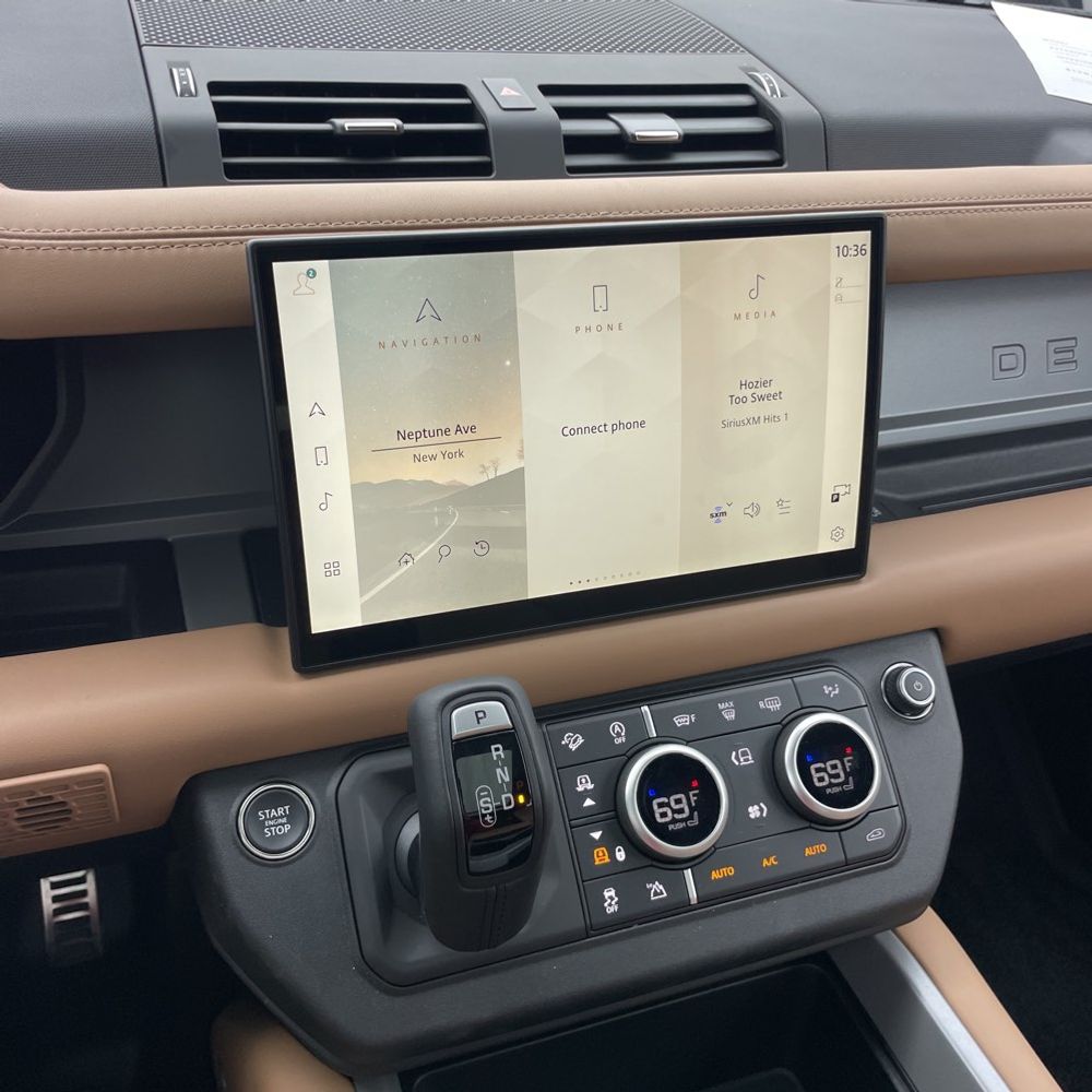 2025 Land Rover Defender 130 V8 P500