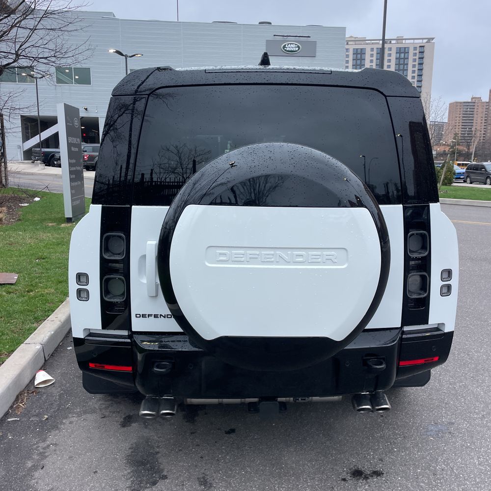 2025 Land Rover Defender 130 V8 P500
