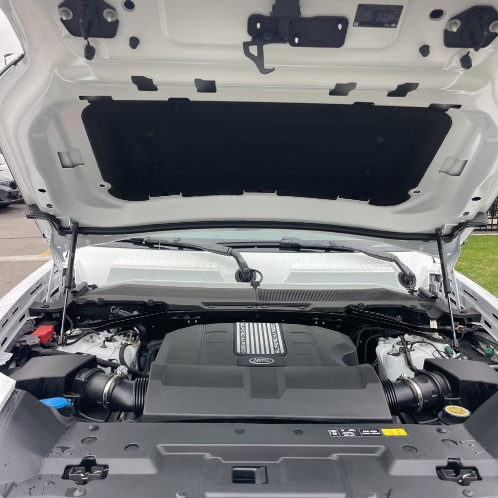 2025 Land Rover Defender 130 V8 P500